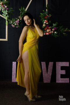 Erotic photography in a yellow dress. Nude photo by Pablo Incognito