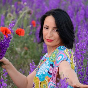 Портрет дівчини в квітах. Маки. Ню-фото Пабло Інкогніто