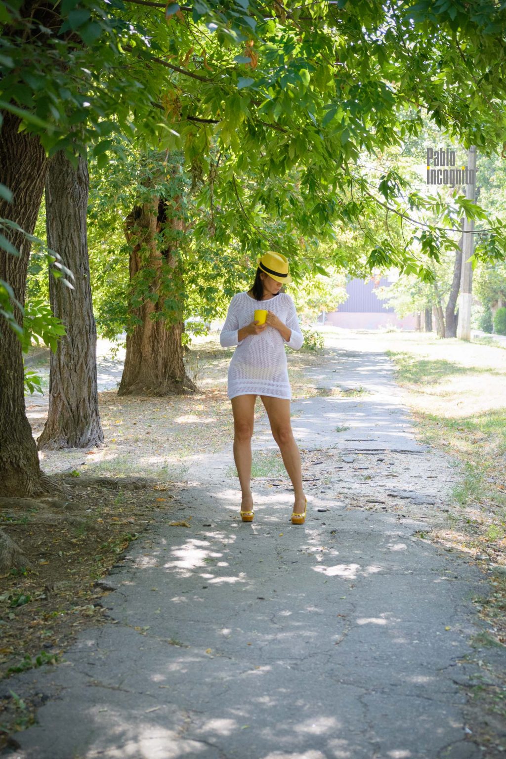 Yellow Flashing In The Park Nude Took Off Her Panties Pablo Incognito