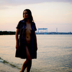 Girl in an unbuttoned dress by the river. Nude photo Pablo Incognito