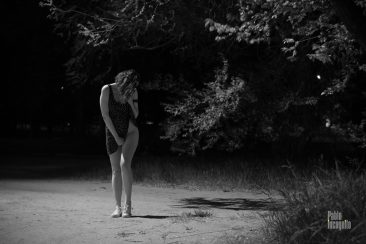 The girl arranged a hot striptease in a cold park at night. Nude photo by Pablo Incognito