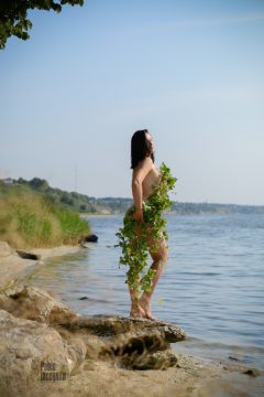 The naked goddess covered herself with ivy on the river bank. Nude photo by Pablo Incognito