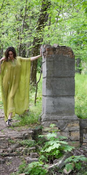 Девушка в прозрачном платье. Ню-фотосессия в парке. Фотограф Пабло Инкогнито