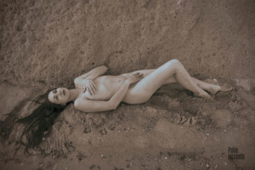 Girl on the wet sand. Nude photo by Pablo Incognito