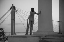 Nude at the column, nude photo in Odessa