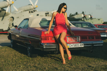 Nude photo session near a retro car and an airplane