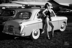 Nude photo session at the exhibition of retro cars. Pablo Incognito