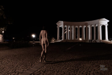 She is coming! Nude photo session of Pablo Incognito in Odessa.