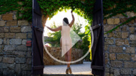 Video backstade nude art photo session. Silhouette in the arch. Photographer Pablo Incognito