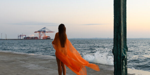 Nude photo session by the sea at dawn. Pablo Incognito