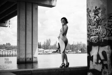 Naked girl in a hat. Nude photo session under the bridge. Pablo Incognito