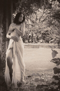 Nude photo session in retro style. Vintage processing. Photo by Pablo Incognito