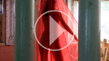Video backstage nude photo session. Nude woman with a transparent red cloth. Photographer Pablo Incognito