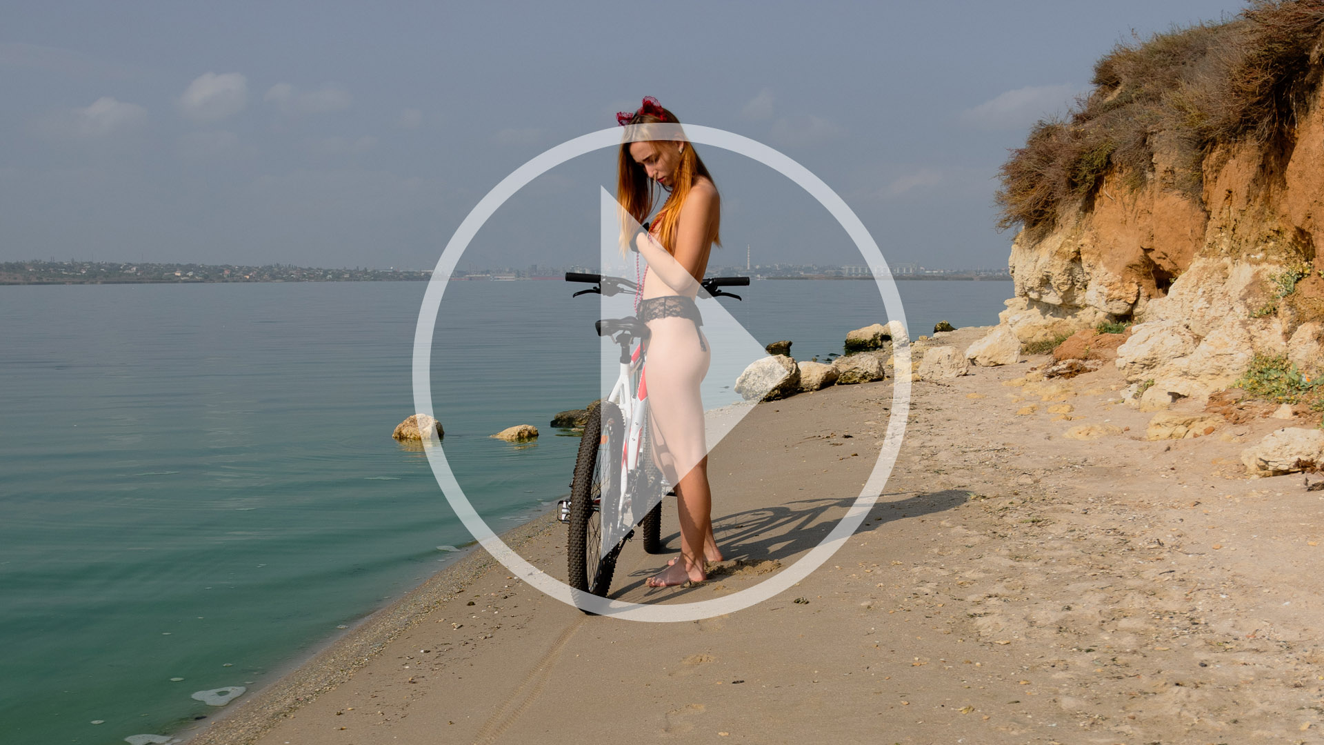 Відео бекстейдж ню фотосесії з велосипедом. Фото Пабло Інкогніто