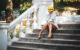Ню-модель Ірен Адлер позує на сходинках в парку. Фото Пабло Інкогніто
