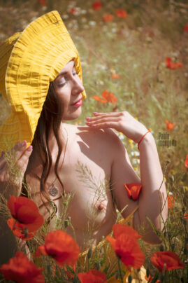 Topless. Nude photo in flowers. Pablo Incognito