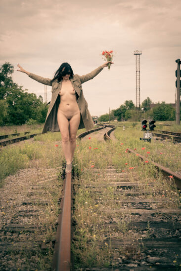 Naked on the rails. Pablo Incognito