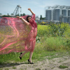Nude photoshoot with transparent fabric. Photo by Pablo Incognito