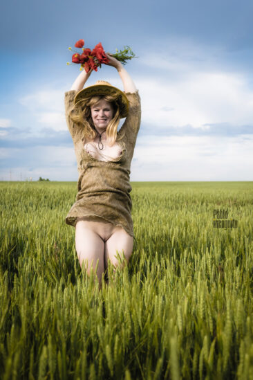 Girl of Scandinavian appearance posing nude in a wheat field. Pablo Incognito