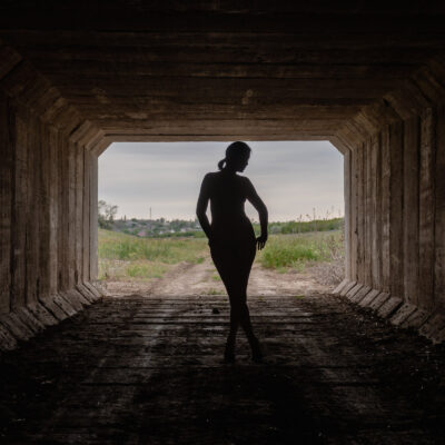Nude woman in the tunnel. Photoshoot nude.